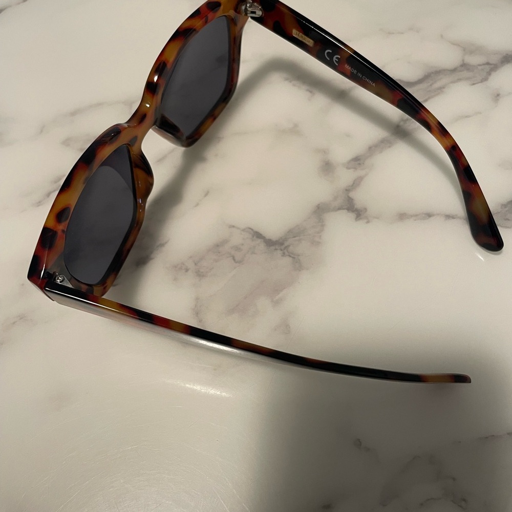 J. Crew D Frame Tortoiseshell Sunglasses - Dark Lenses, NWOT - Picture 5 of 5
